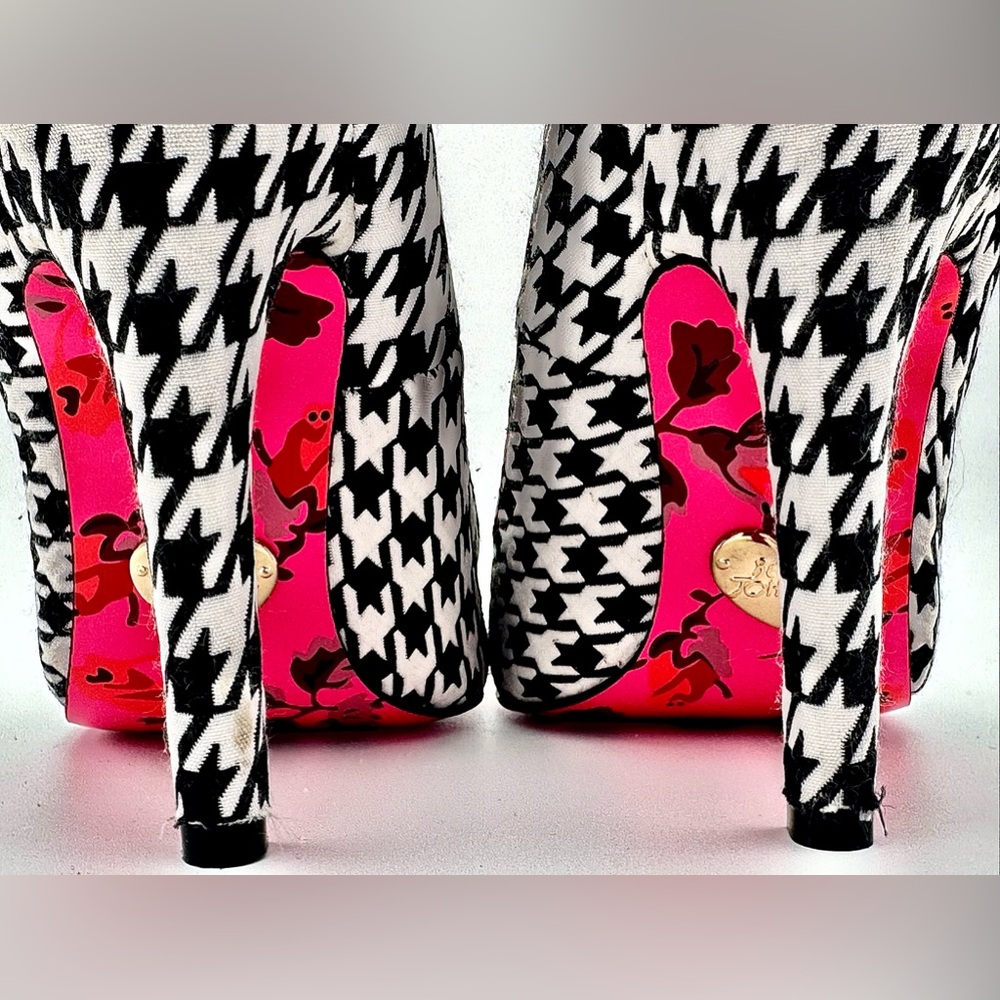 Betsey Johnson Black & White Houndstooth Pumps with Hot Pink Floral Pointed Toe - Picture 5 of 5